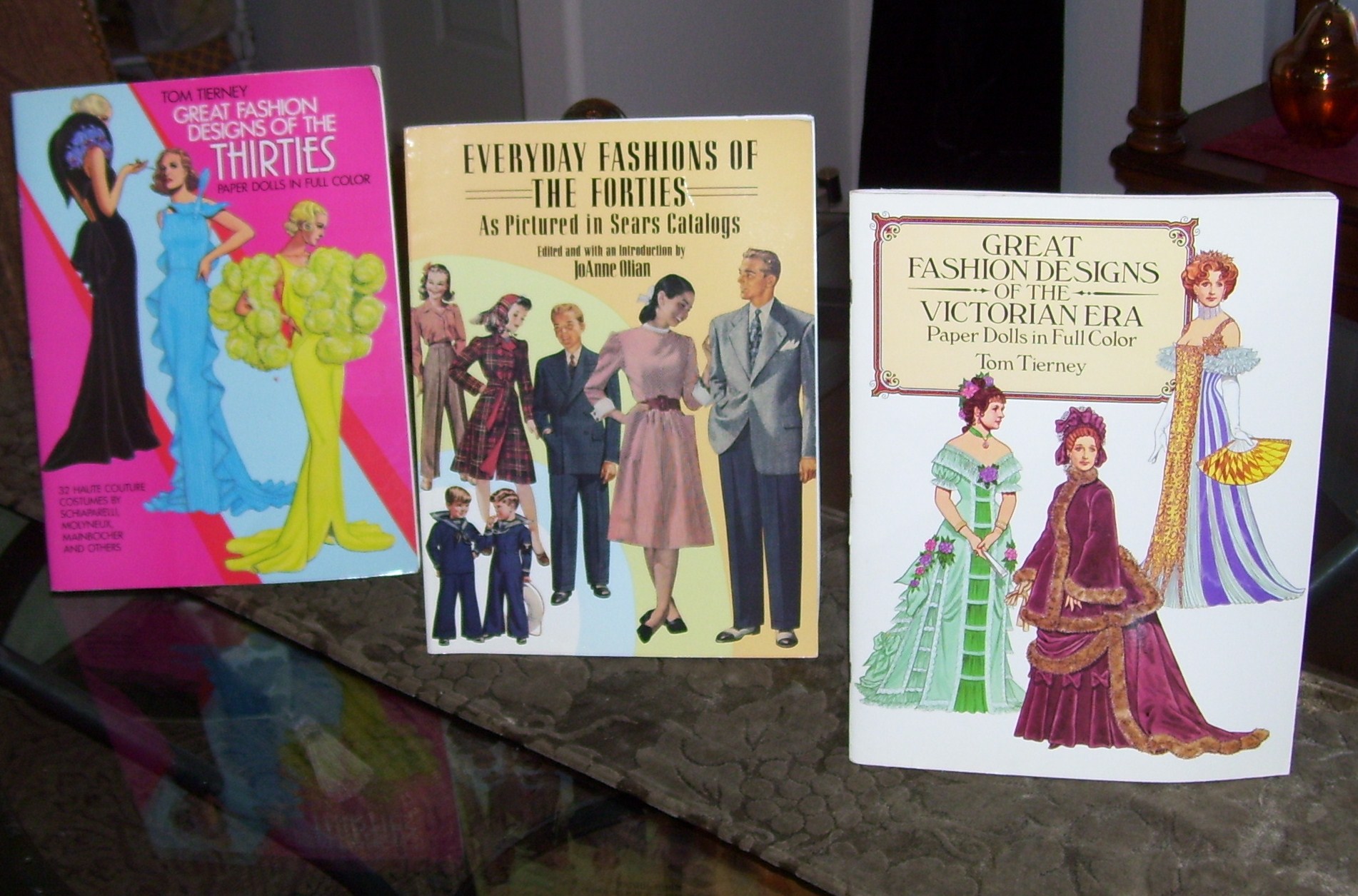 Everyday Fashions of the Forties As Pictured in Sears Catalogs Dover
Fashion and Costumes Epub-Ebook